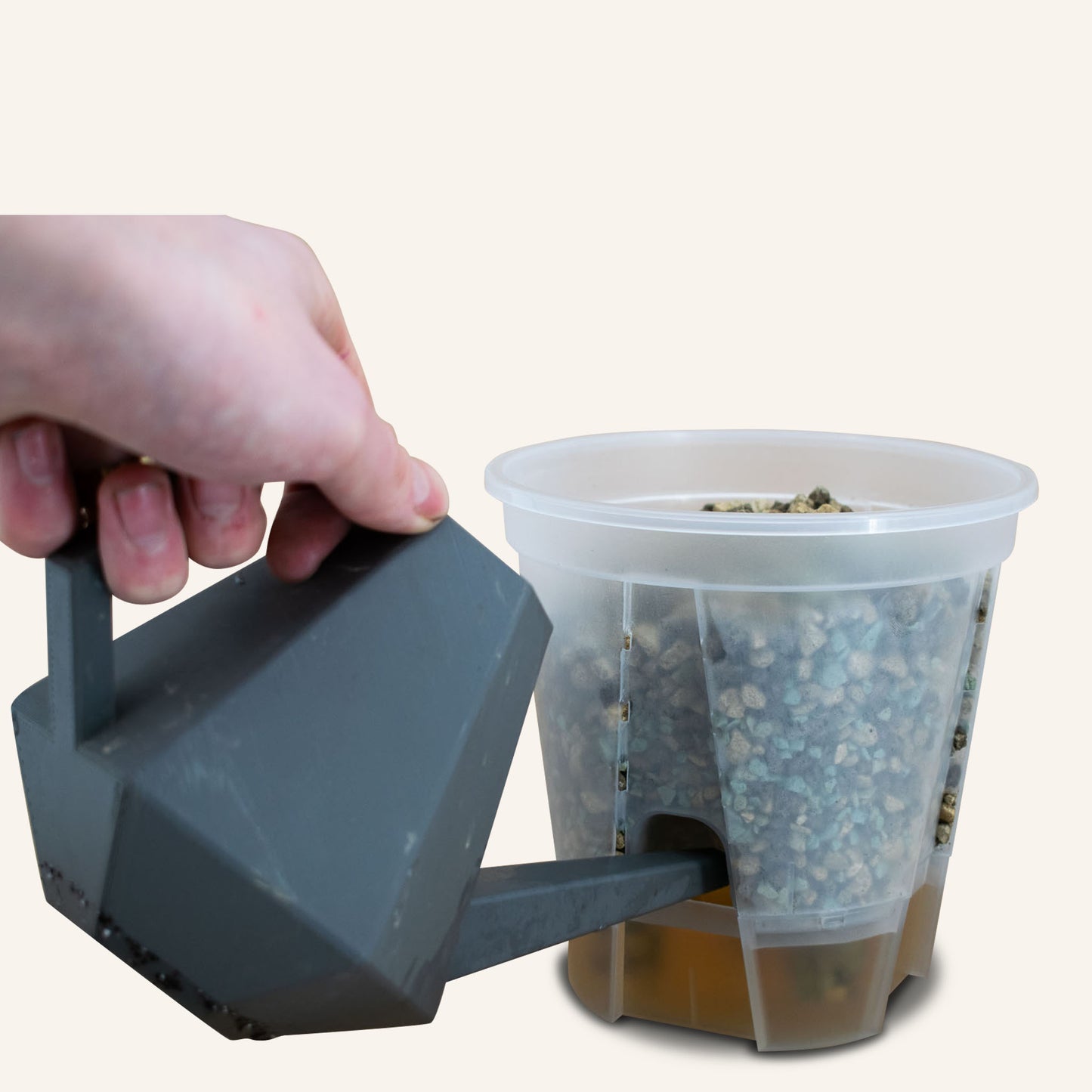 Genomskinliga självbevattnande blomkrukor